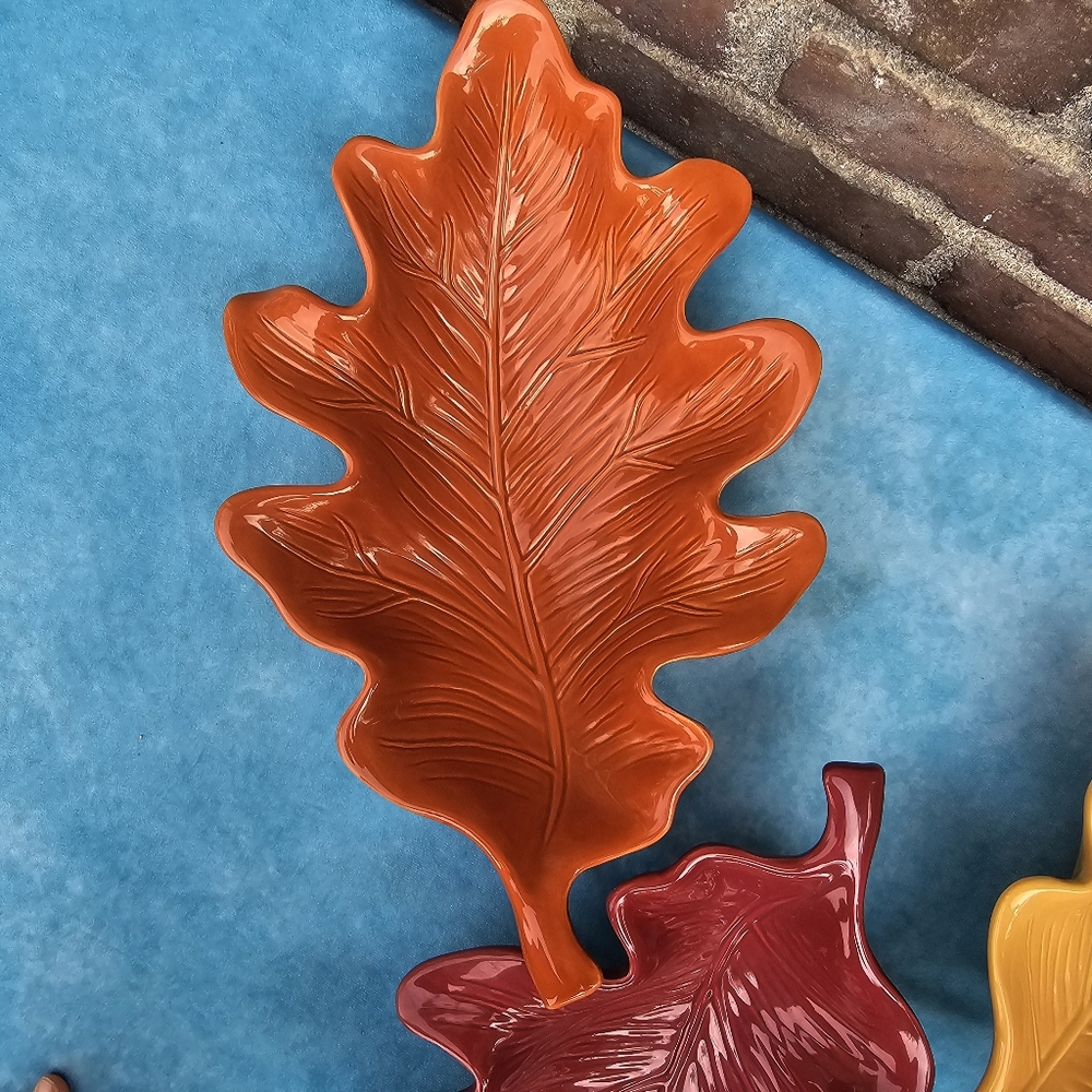 Harvest Set of Three Leaf Shape Ceramic Dining Snacks Serving Platter - Picture 4 of 14